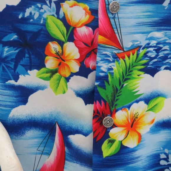 Vintage Hawaiian Shirt - Cloud and Sailboat floral Graphic - Men's XL - Picture 5 of 10